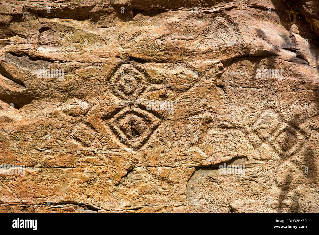 Immagini e scritte sul muro di roccia ai piedi del flusso Naegokcheon, Dudong-ri, Ulju-gun, Ulsan, Corea Foto Stock