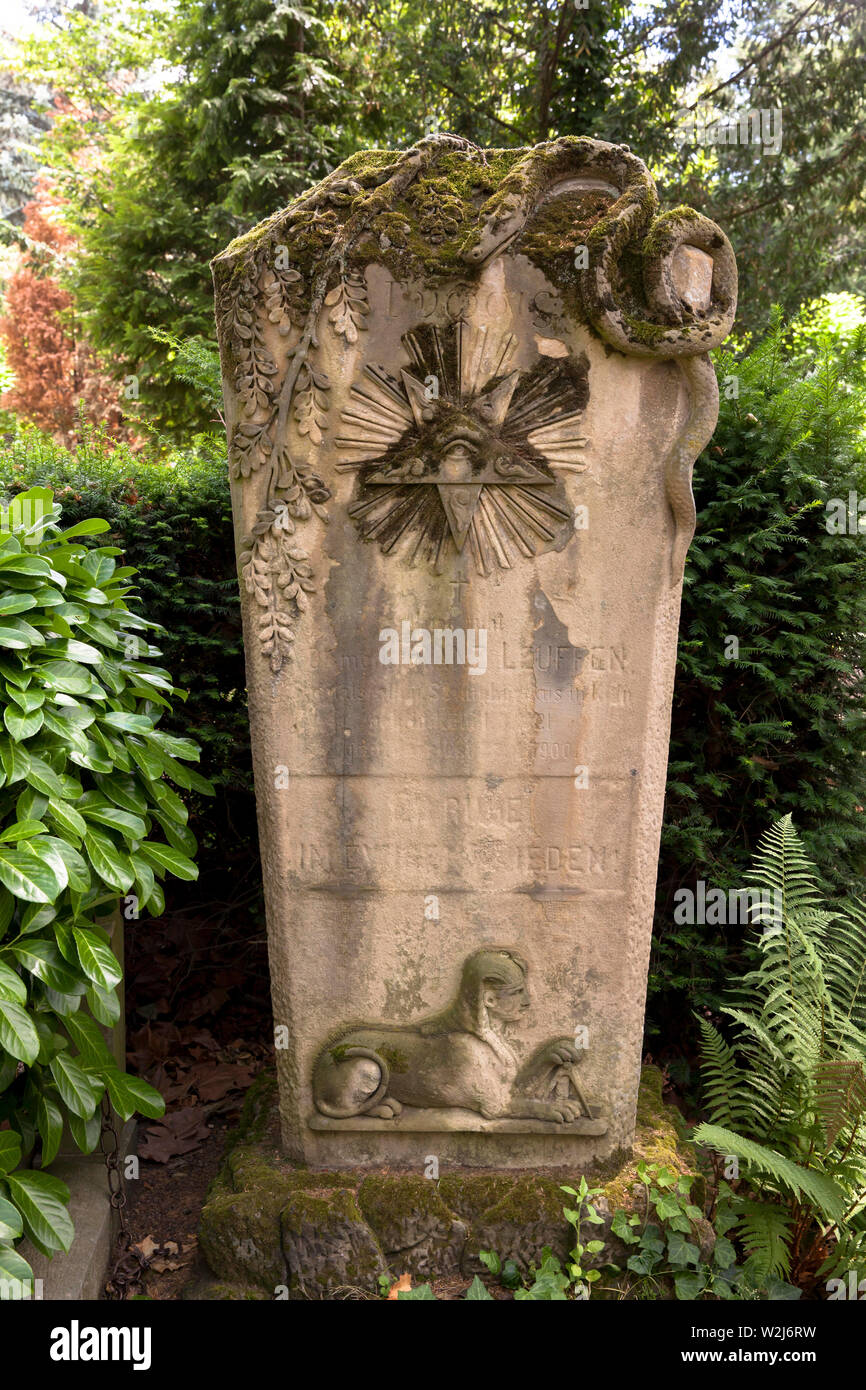 Germania, Colonia, lapide presso il cimitero Melaten. Deutschland, Koeln, Grabstein auf dem Melatenfriedhof. Foto Stock