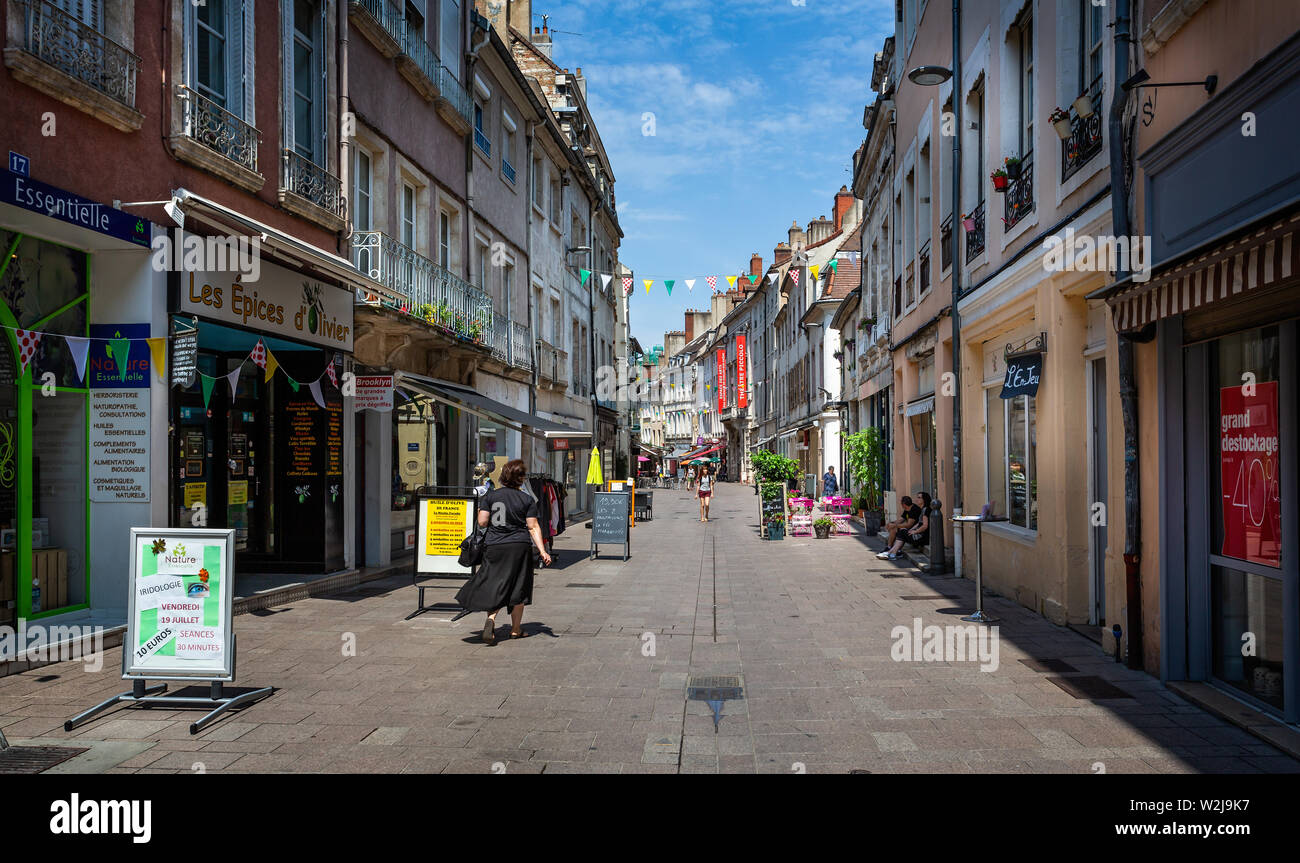 Solo pedonale shopping in Chalon Sur Saone, Borgogna, in Francia il 3 Luglio 2019 Foto Stock