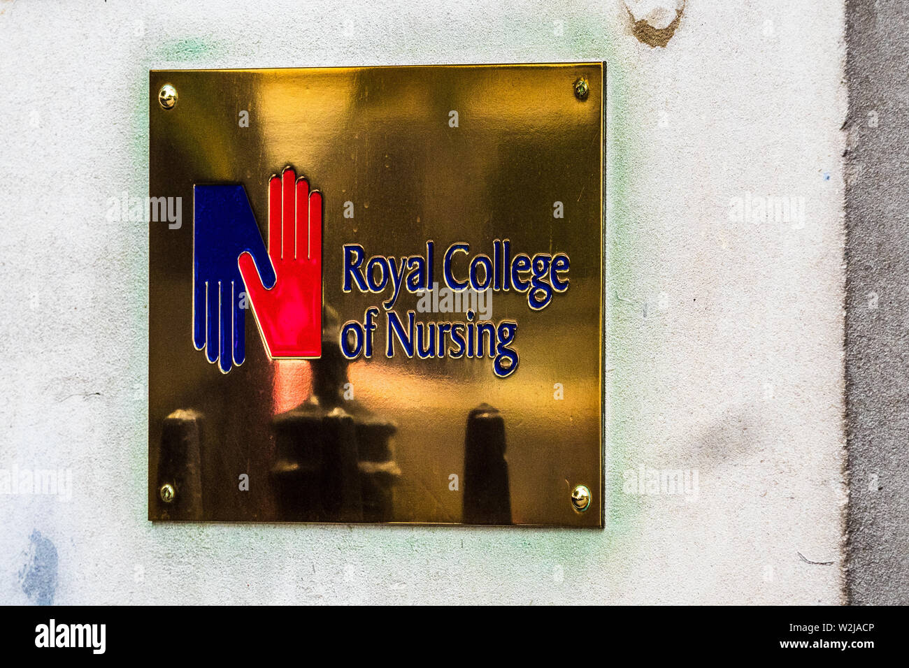 Royal College of Nursing - RCN London - segno fuori dalla sede del Royal College of Nursing al 20 Cavendish Square nel centro di Londra UK Foto Stock