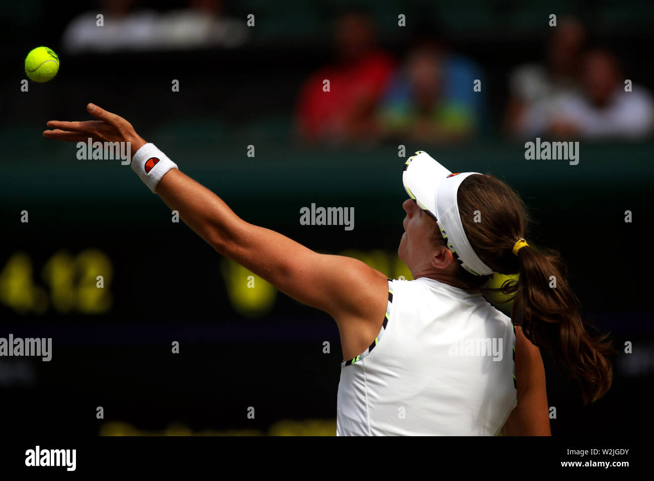 Il torneo di Wimbledon, Regno Unito. 9 Luglio, 2019. Johanna Konta in azione durante il suo quarterfinal match contro Barbora STRYCOVA a Wimbledon oggi. Credito: Adam Stoltman/Alamy Live News Foto Stock