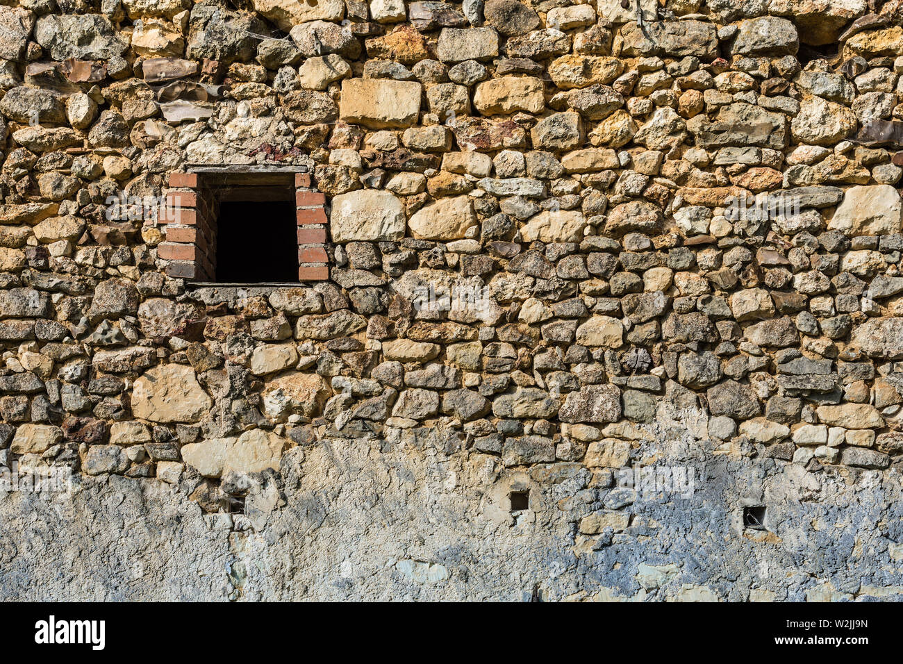 Vecchio corso casuale muro di pietra - Francia. Foto Stock