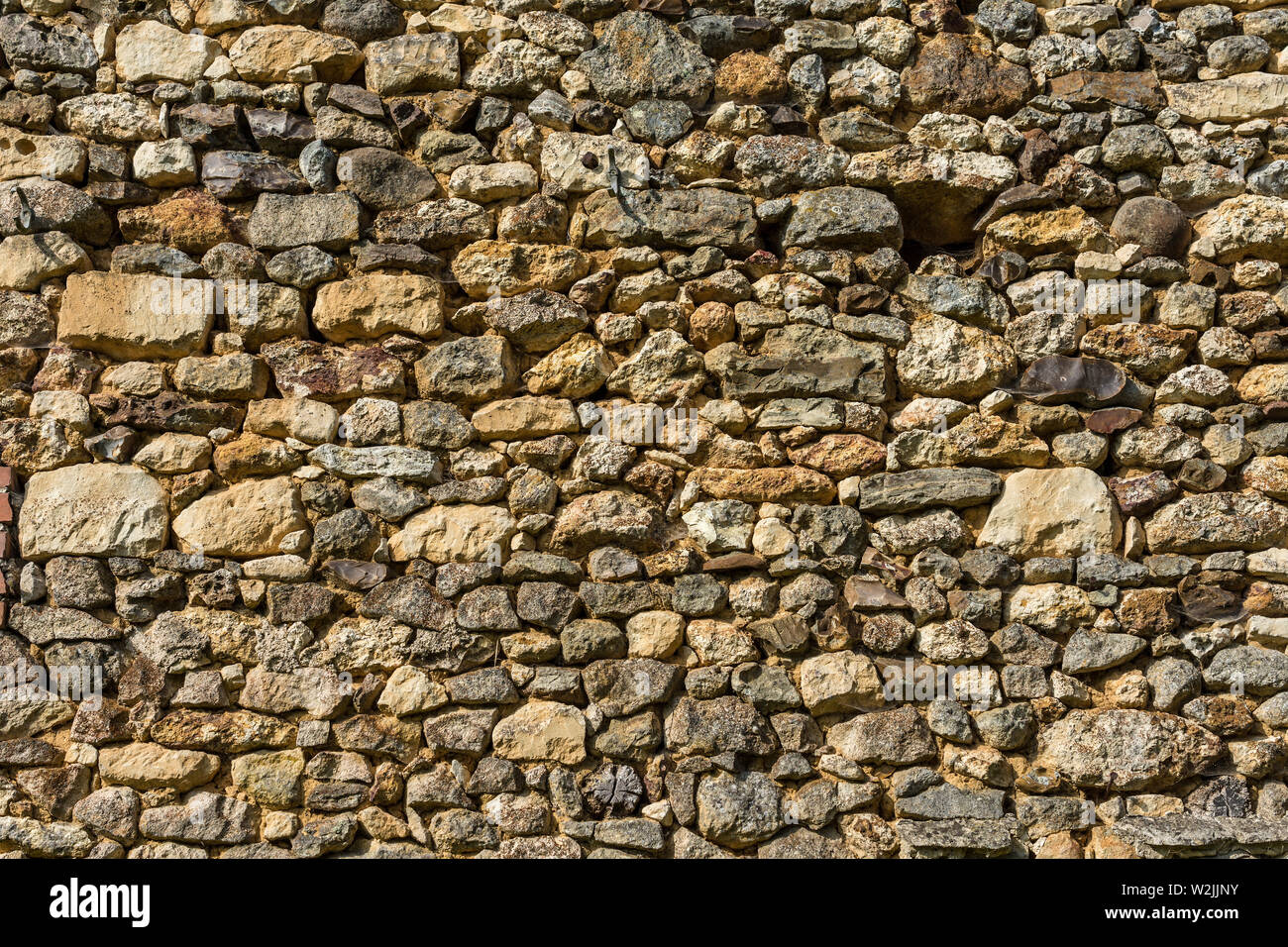 Vecchio corso casuale muro di pietra - Francia. Foto Stock