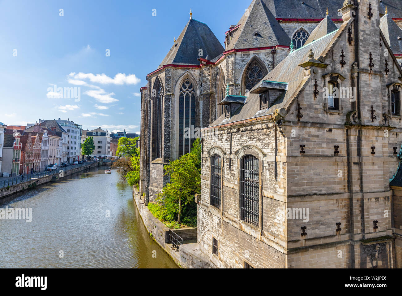 XIV secolo San Michele chiesa sul fiume Leie in Gand, Belgio Foto Stock