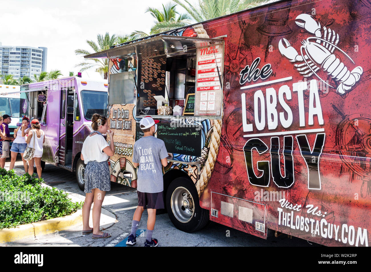 Miami Beach Florida, North Beach, Fire on the Fourth Festival 4 luglio evento annuale, food Trucks customer window counter, visitors Travel tour t Foto Stock