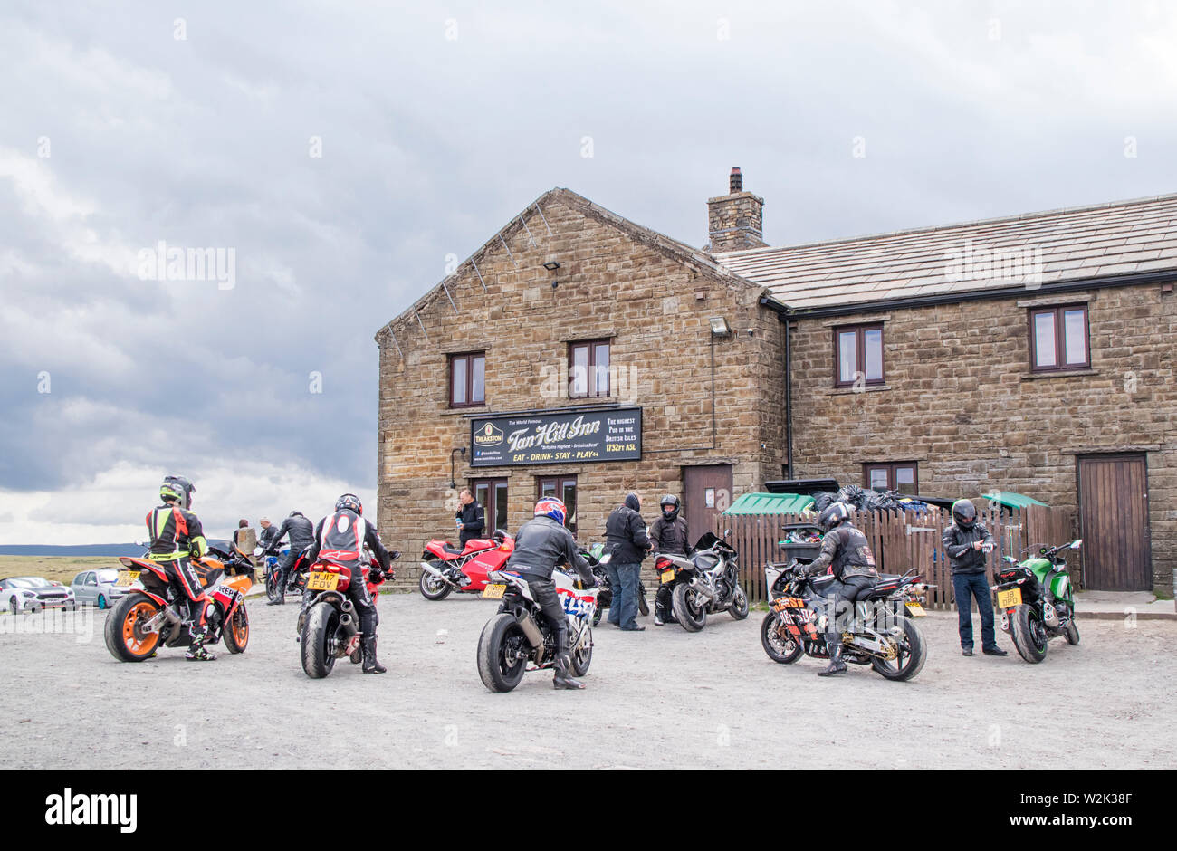 Tan Hill Inn è un alto punto del The Pennine Way nel Richmondshire nonché degli scuotipaglia è popolare con i motociclisti, North Yorkshire, Inghilterra, Regno Unito Foto Stock