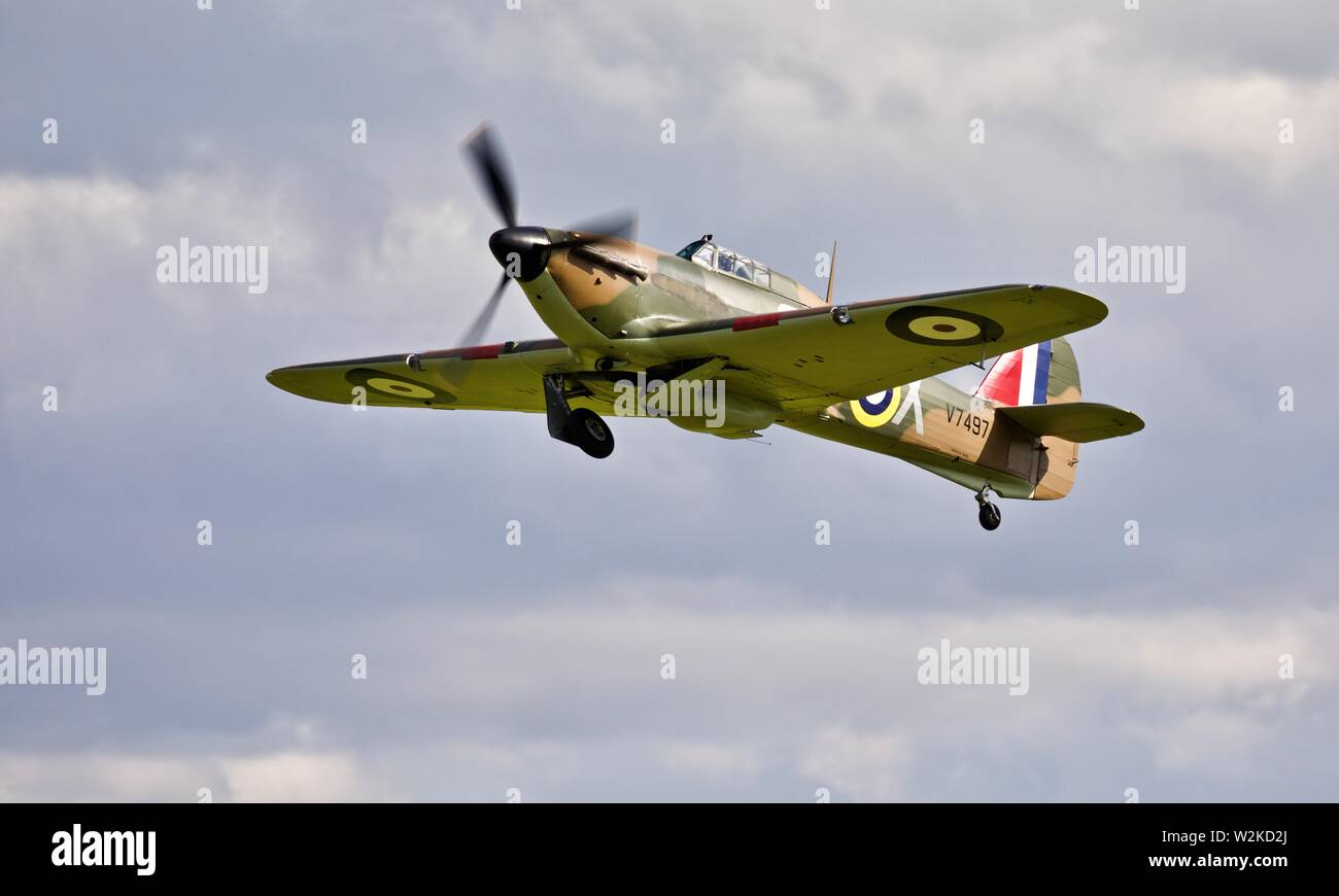 Hawker Hurricane Mk.I V7497 airborne a Shuttleworth Airshow militare il 7 Luglio 2019 Foto Stock