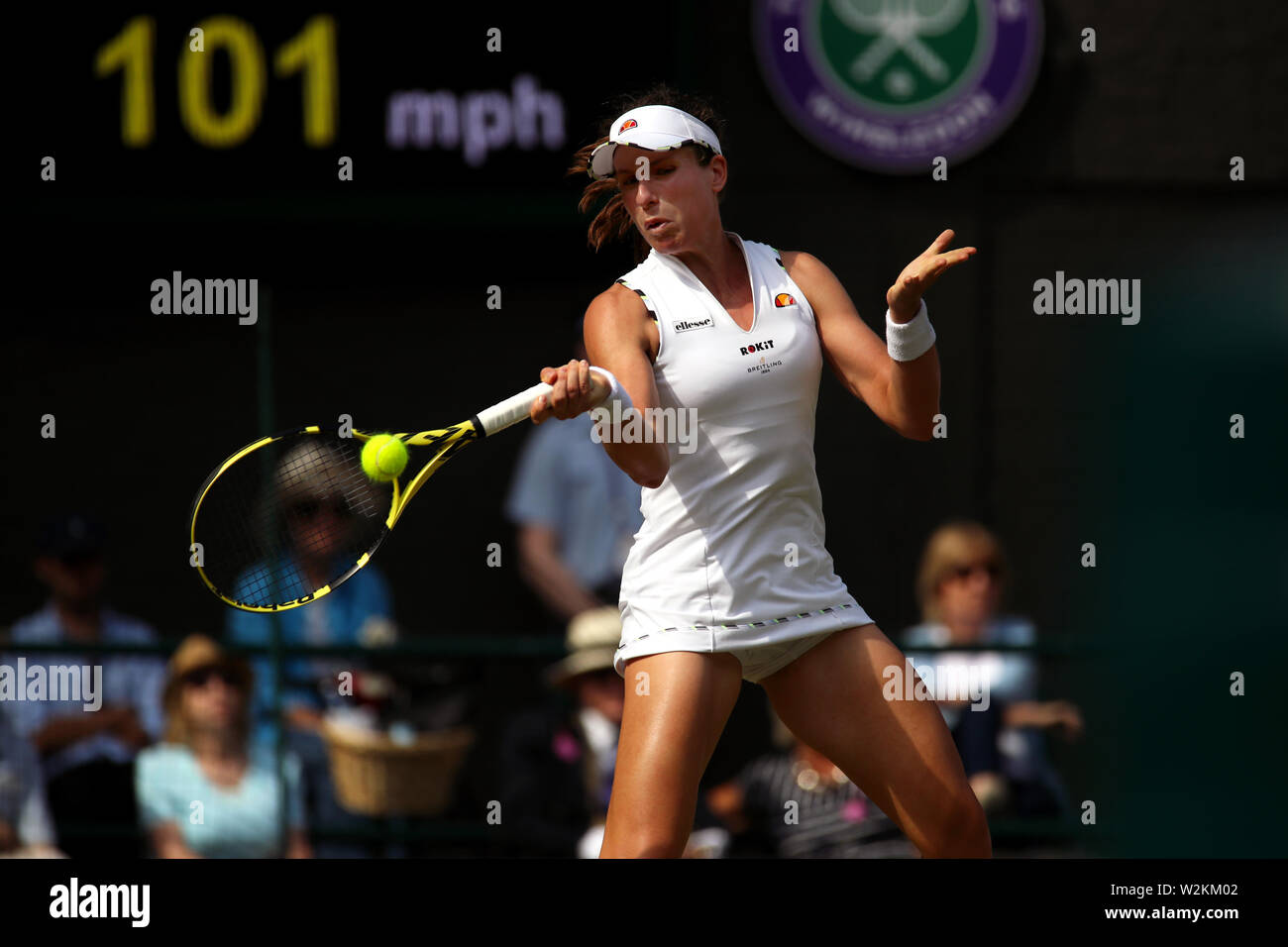 Il torneo di Wimbledon, Regno Unito. 9 Luglio, 2019. Johanna Konta in azione durante il suo quarterfinal match contro Barbora STRYCOVA a Wimbledon oggi. Credito: Adam Stoltman/Alamy Live News Foto Stock