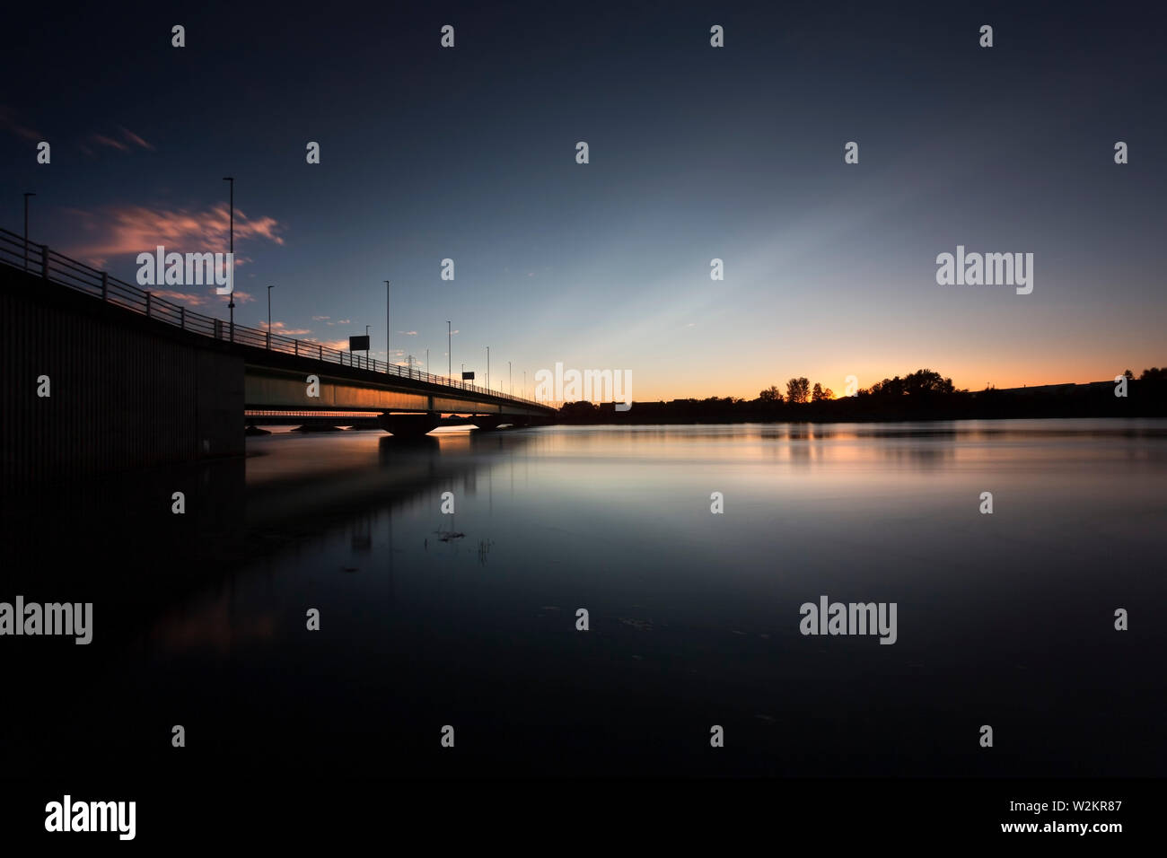 Blue ora all'estuario Loughor Foto Stock