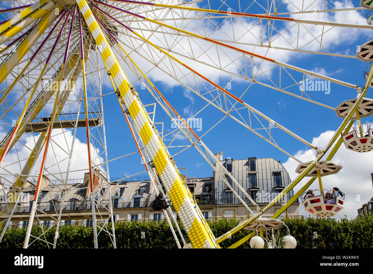 Parigi, Francia - 28 Giugno 2017: parco divertimenti nel Jardin des Tuileries, a Parigi, Francia Foto Stock