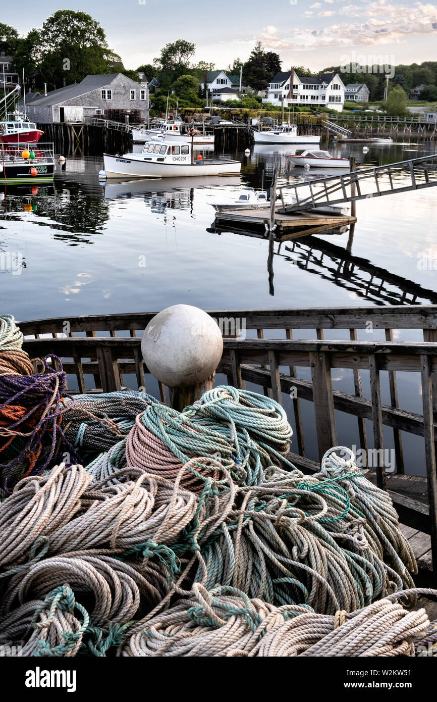 Lobster barche ormeggiate in porto nuovo, Maine. La piccola tasca pittoresco porto è uno degli ultimi porti di lavoro sul midcoast lungo la penisola Pemaquid Foto Stock