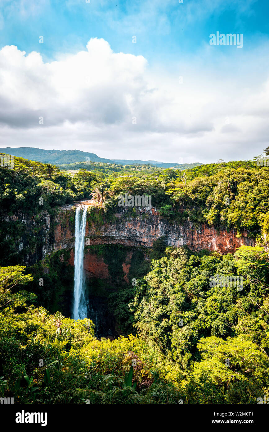Chamarel cascata all'interno del paradiso tropicale isola di Mauritius. Tonica immagine. Foto Stock
