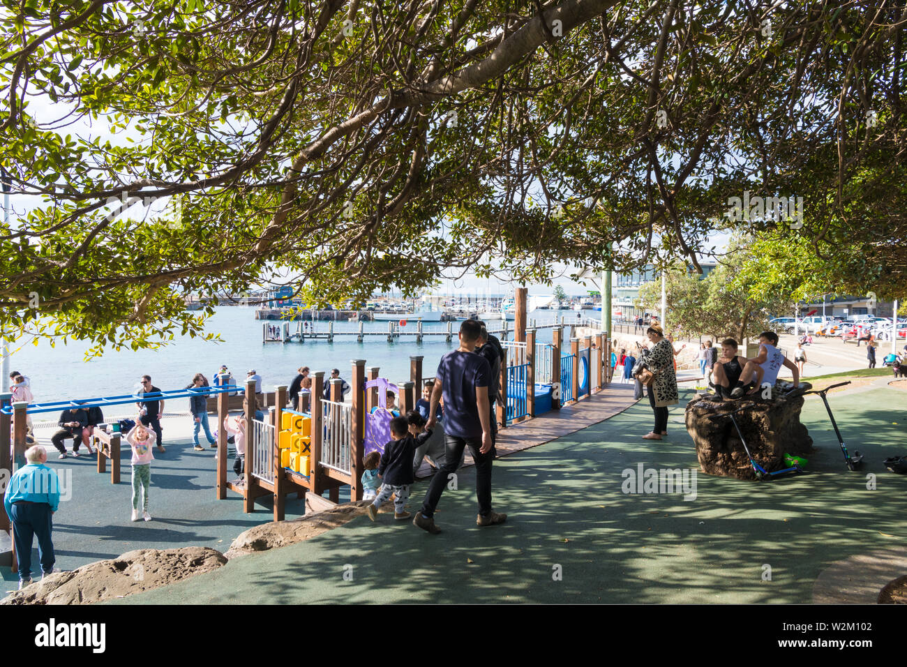 Wollongong, NSW, Australia-June 10, 2019: le persone che si godono il lungo week end di Wollongong, NSW la terza più grande città, conosciuta per lo skydiving, gallerie d'arte Foto Stock
