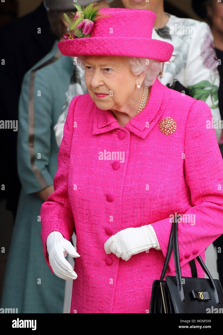 Cambridge, Regno Unito. 09 Luglio, 2019. La regina Elisabetta II apre ufficialmente la nuova Royal Papworth Hospital sul Cambridge Campus Biomedico. Ella si è incontrato con il personale e i pazienti durante la sua visita, nonché vedendo alcuni dei servizi presso la rinomata in tutto il mondo come il cuore e i polmoni ospedale. Credito: SOPA Immagini limitata/Alamy Live News Foto Stock