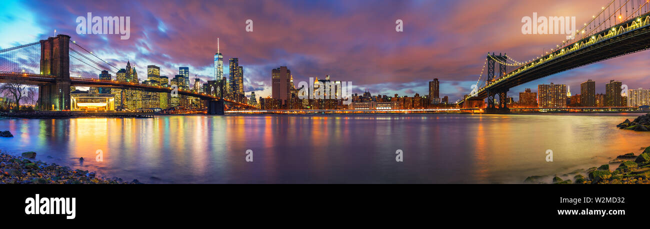 Il ponte di Brooklyn e Manhattan bridge al tramonto Foto Stock