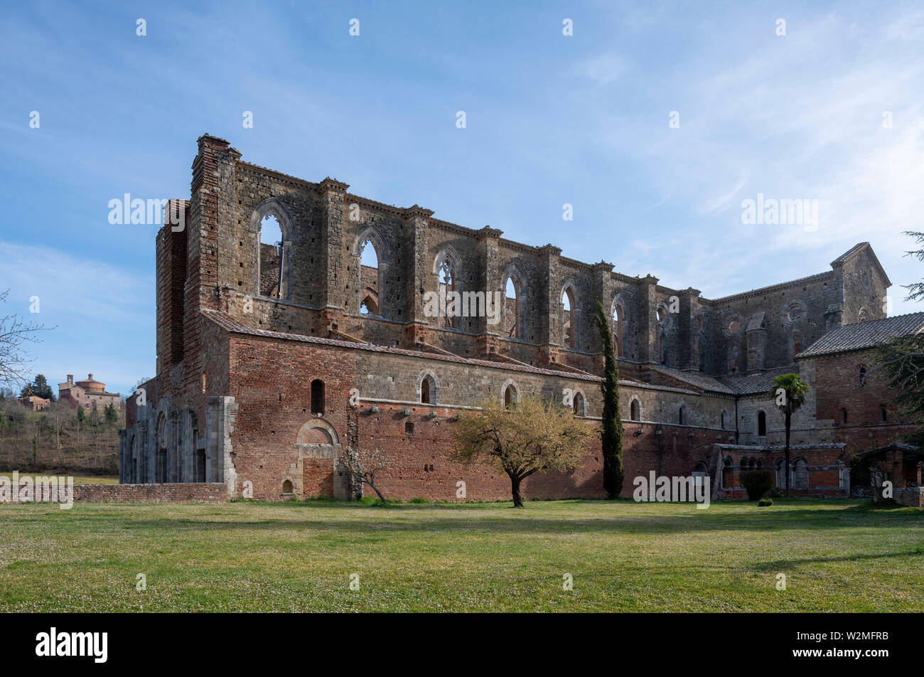 San Galgano, Zisterzienserklosterruine, Blick von Südwesten Foto Stock