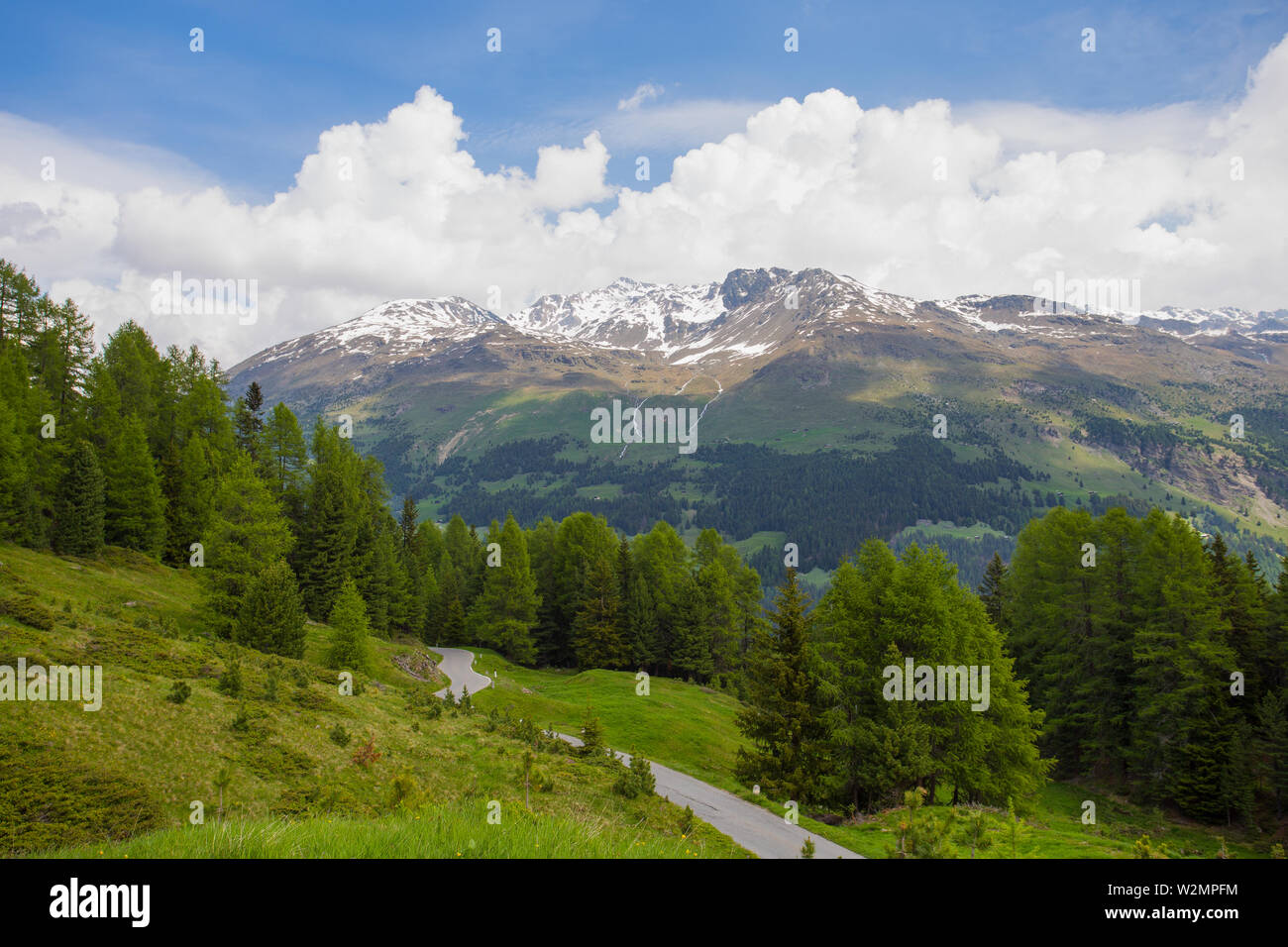 Vista dal Passo Gavia, un valico alpino del sud delle Alpi Retiche, segna il confine amministrativo tra le province di Sondrio e Brescia Foto Stock
