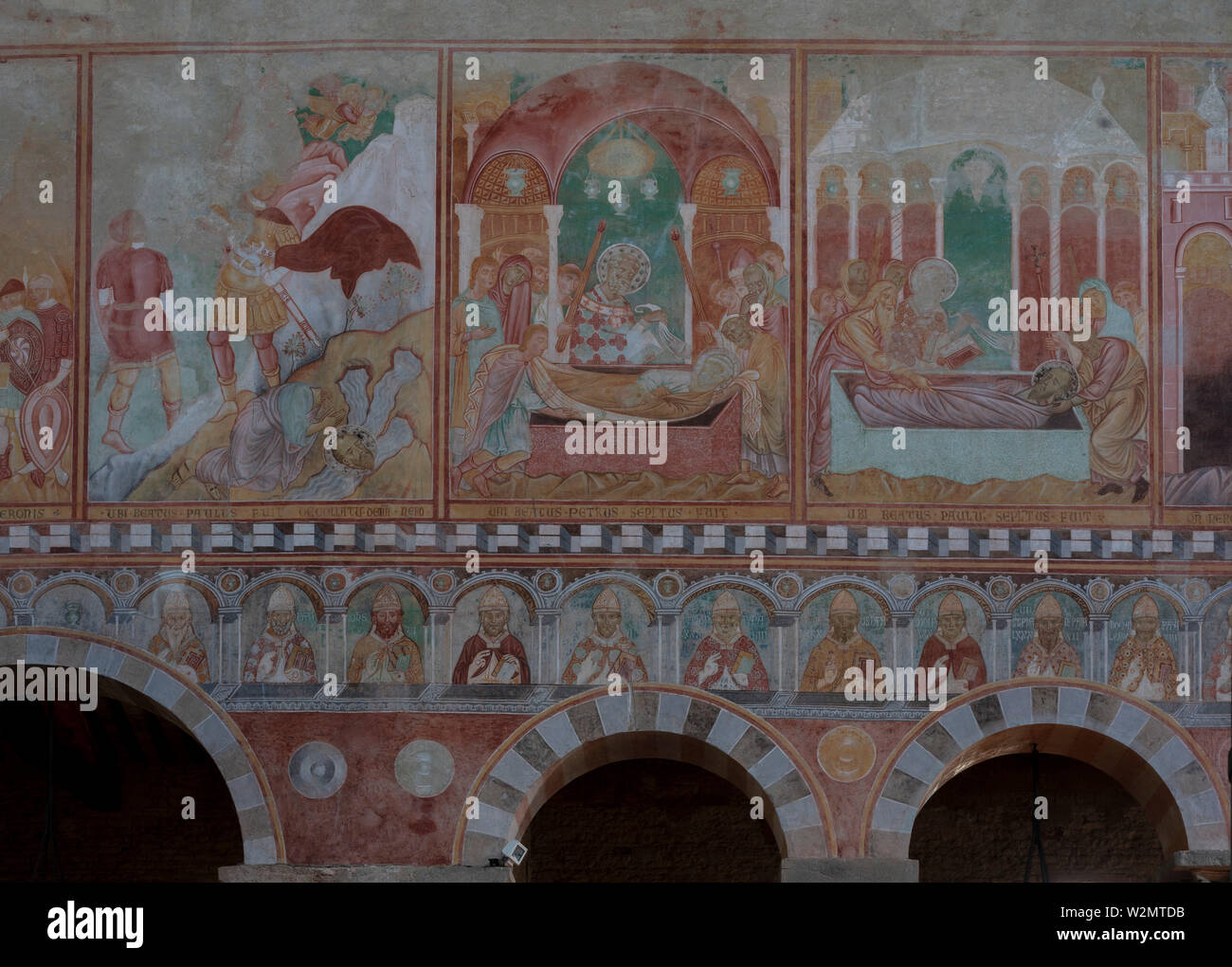 San Piero a Grado di bei Pisa, Basilika aus dem 10. Jahrhundert, Innenraum, Nordwand mit Fresken, Petrus- und Paulus-Zyklus Foto Stock