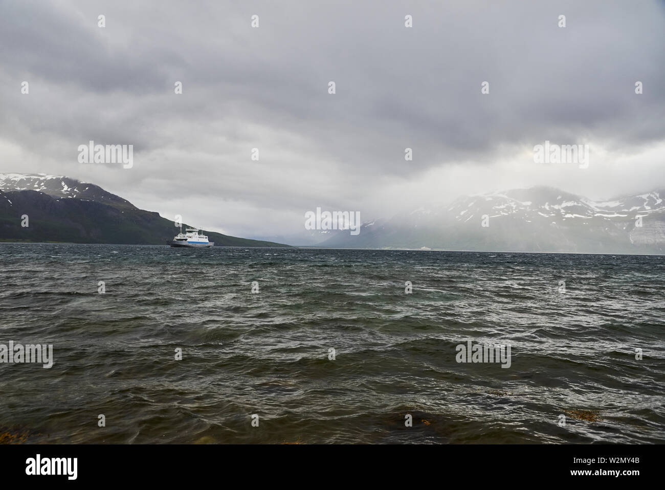 Traghetto tra e Svensby Breivikeidet, Norvegia Foto Stock