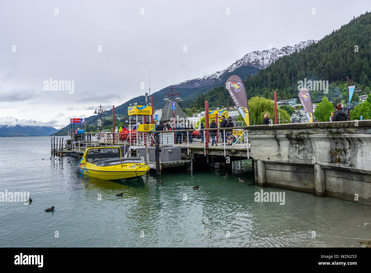 Operazioni turistiche a Queenstown Wharf, Queenstown, Isola del Sud della Nuova Zelanda Foto Stock