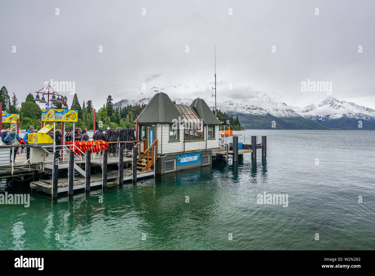 Operazioni turistiche a Queenstown Wharf, Queenstown, Isola del Sud della Nuova Zelanda Foto Stock