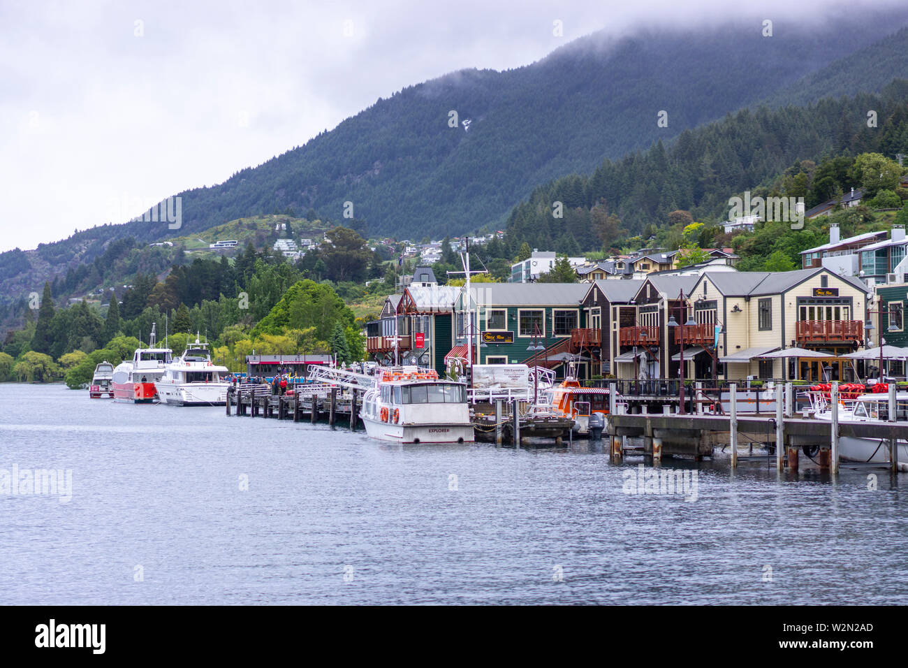 La riva del Lago Wakatipu a Queenstown, Nuova Zelanda Foto Stock