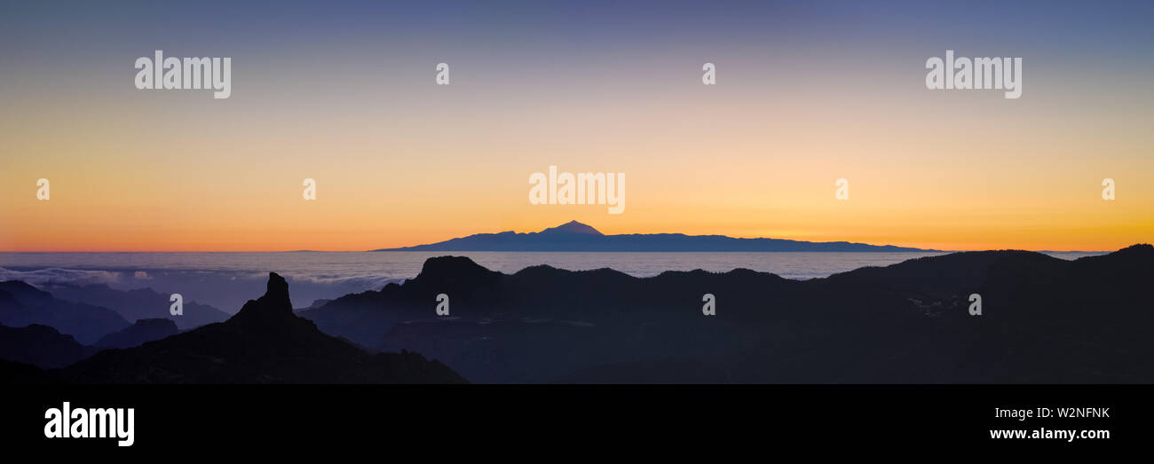 Vista dal Gran Canaria a Tenerife e volvcano Teide Foto Stock