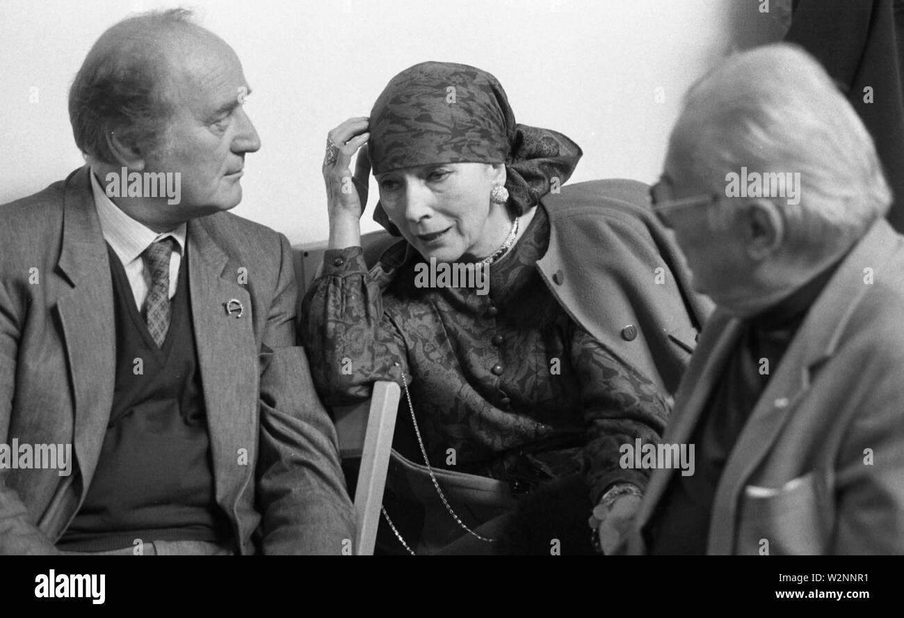PICCOLO TEATRO VIA ROVELLO, RENATO DE CARMINE, Valentina Cortese, Tino Carraro, (FOTO MIMMO CARULLI/fotogramma, Milano - 1989-10-06) ps la foto può essere utilizzato rispettando il contesto in cui è stato preso e senza intento diffamatorio del decoro delle persone rappresentate (FOTOGRAMMA MIMMO CARULLI/fotogramma, foto repertorio - 2019-07-10) p.s. la foto e' utilizzabile nel rispetto del contesto in cui e' stata scattata, e senza intento diffamatorio del decoro delle persone rappresentate Foto Stock