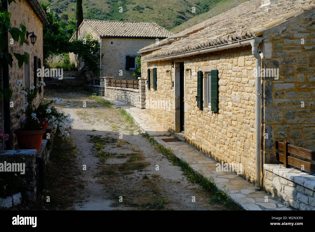 Corfù PALIÀ PERITHIA molto un vecchio villaggio in rovina in alto sulle colline di una attrazione turistica vicino a Kassiopi Foto Stock