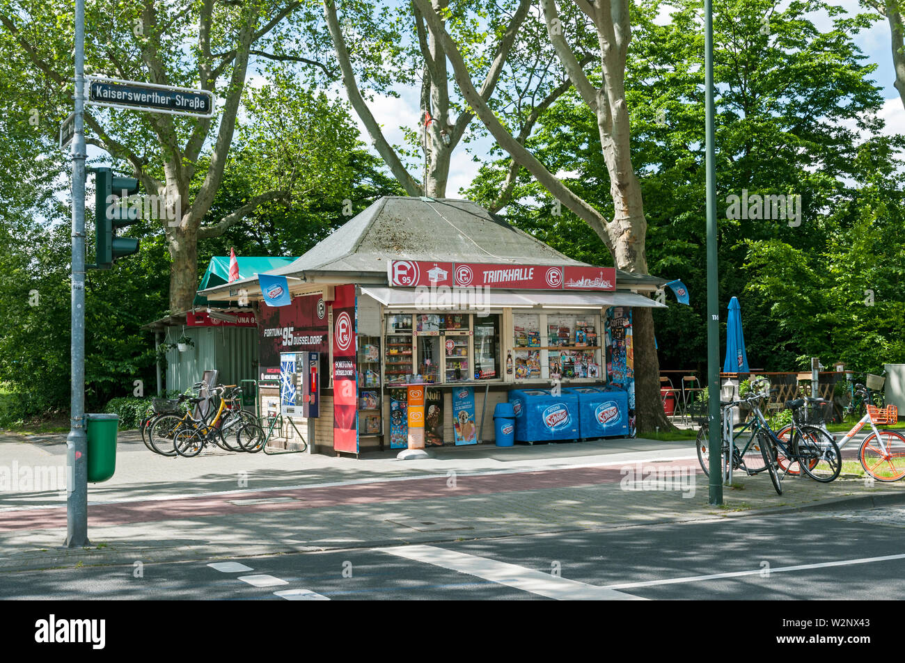 Trinkhalle o Kiosk, Golzheim, Düsseldorf, NRW, Germania Foto Stock