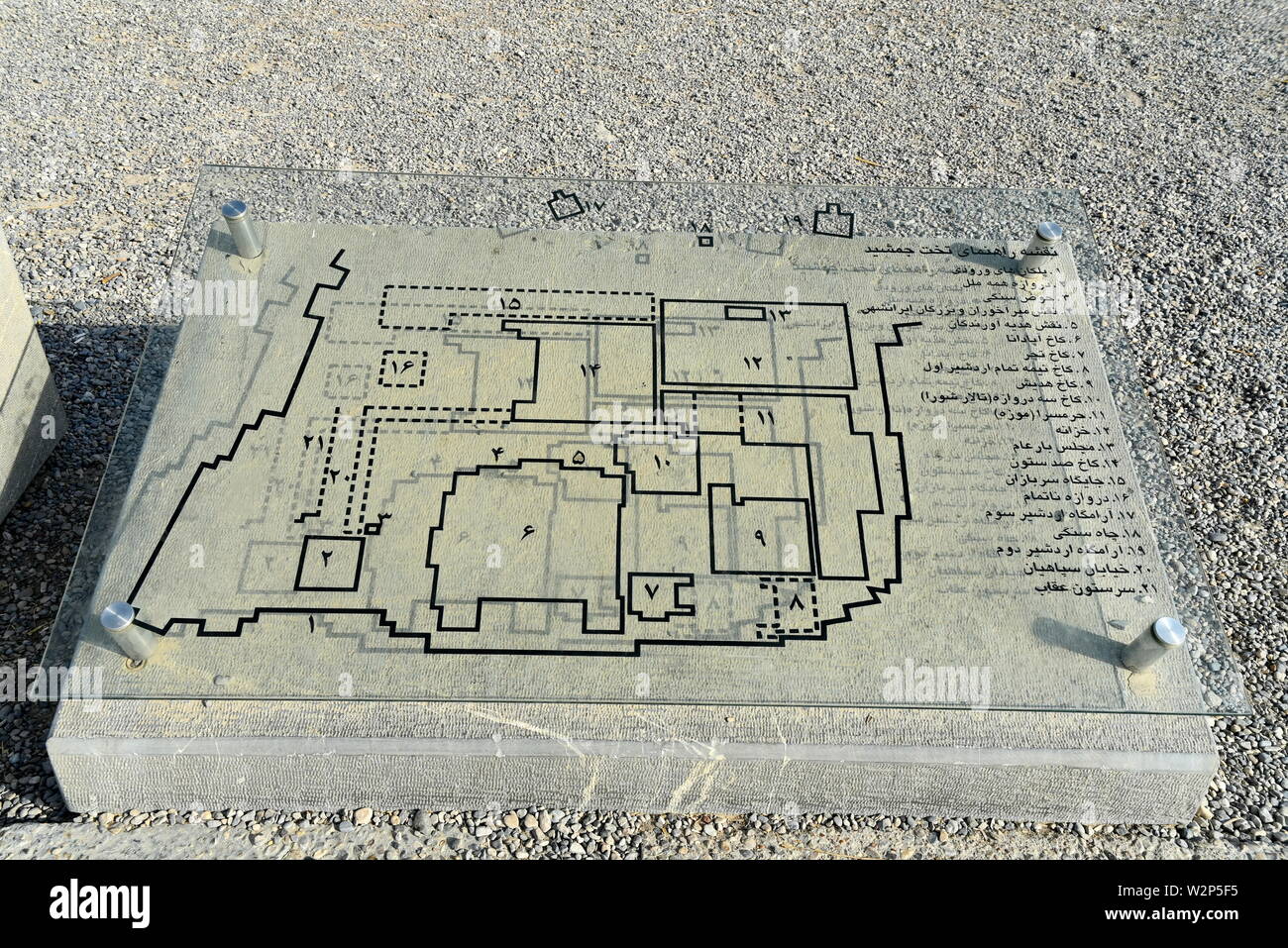 Persepolis, capitale dell'impero Achemenide, Shiraz, Far, Iran, Giugno 24, 2019, la guida e la mappa della zona di Persepoli Foto Stock