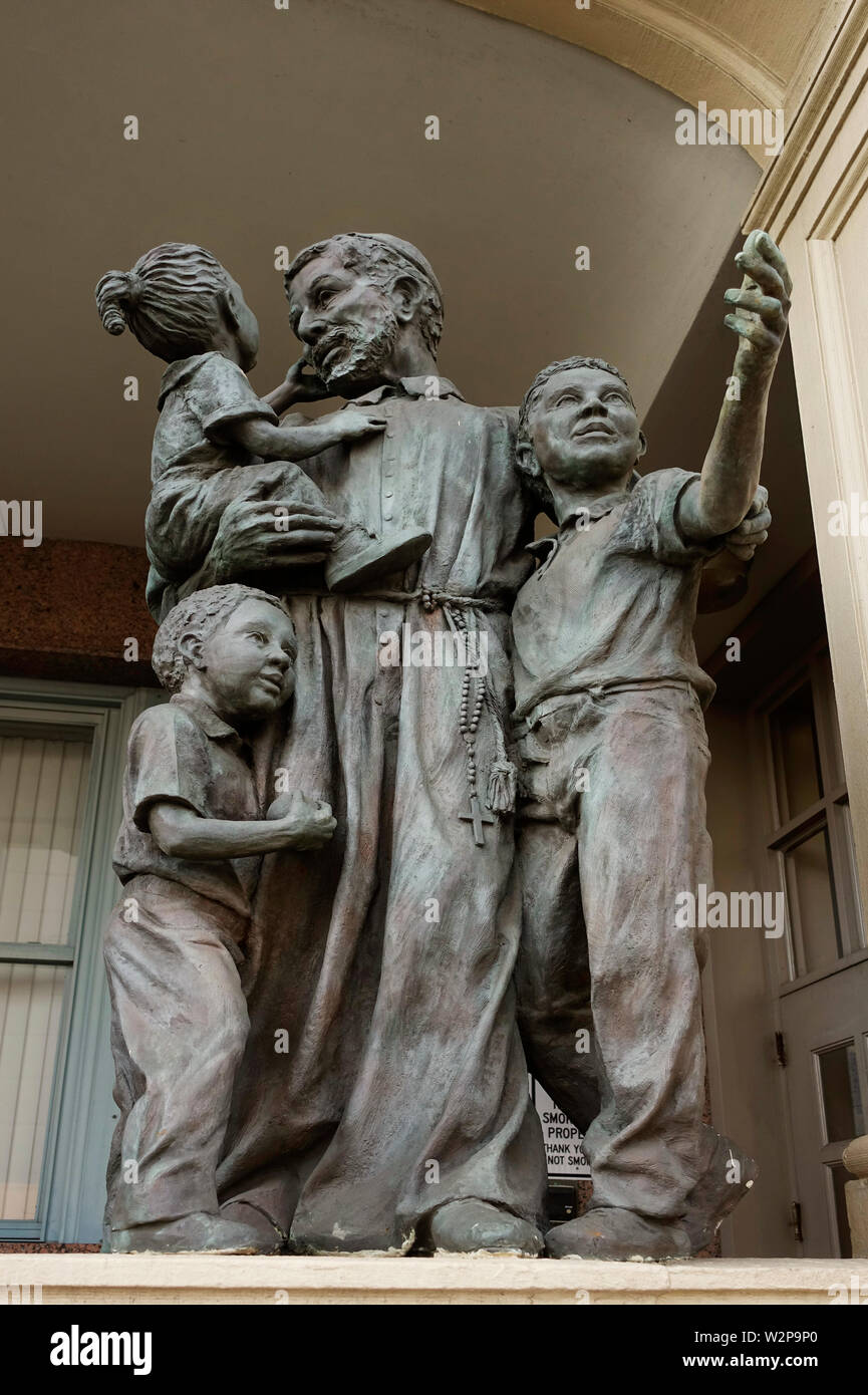 San Francesco d Assisi statua sulla Corte Street Brooklyn NYC Foto Stock