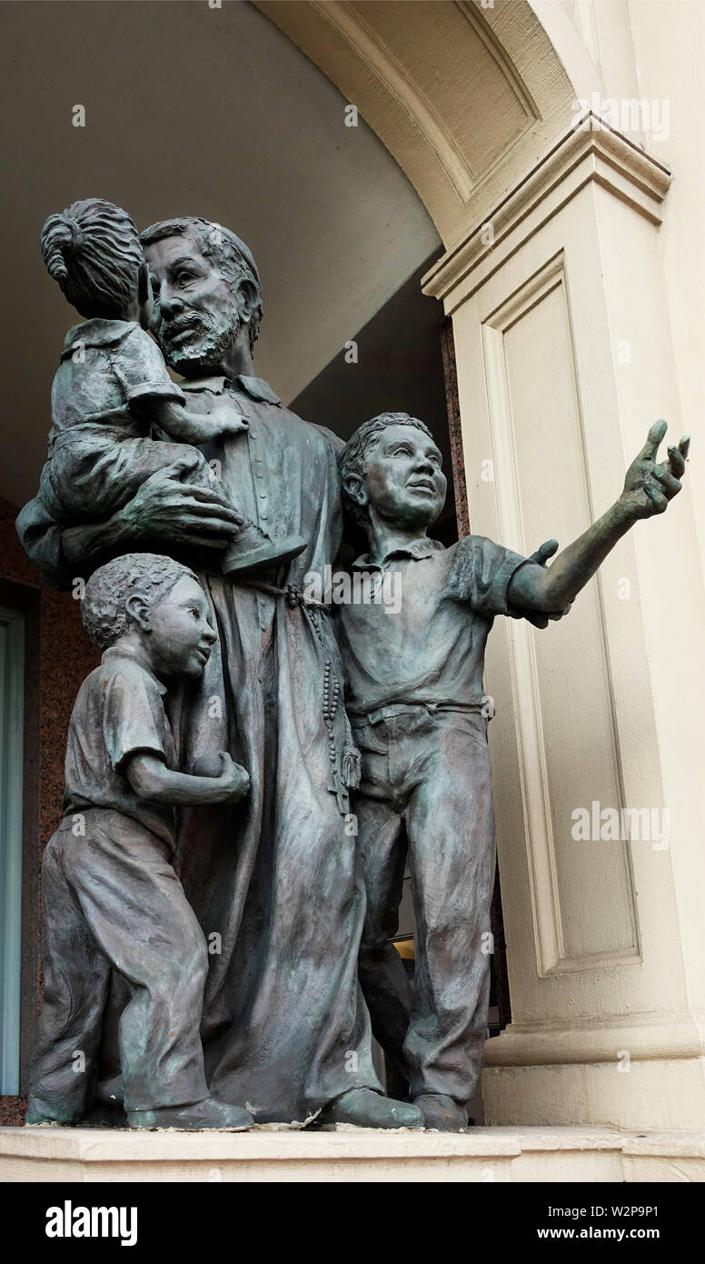 San Francesco d Assisi statua sulla Corte Street Brooklyn NYC Foto Stock