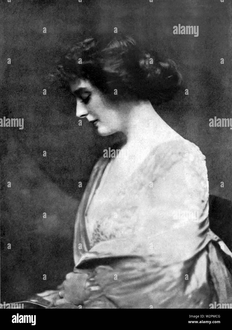 Alexandra Carlisle, ritratto da Alfred Cheney Johnston, da una pubblicazione 1922. Foto Stock