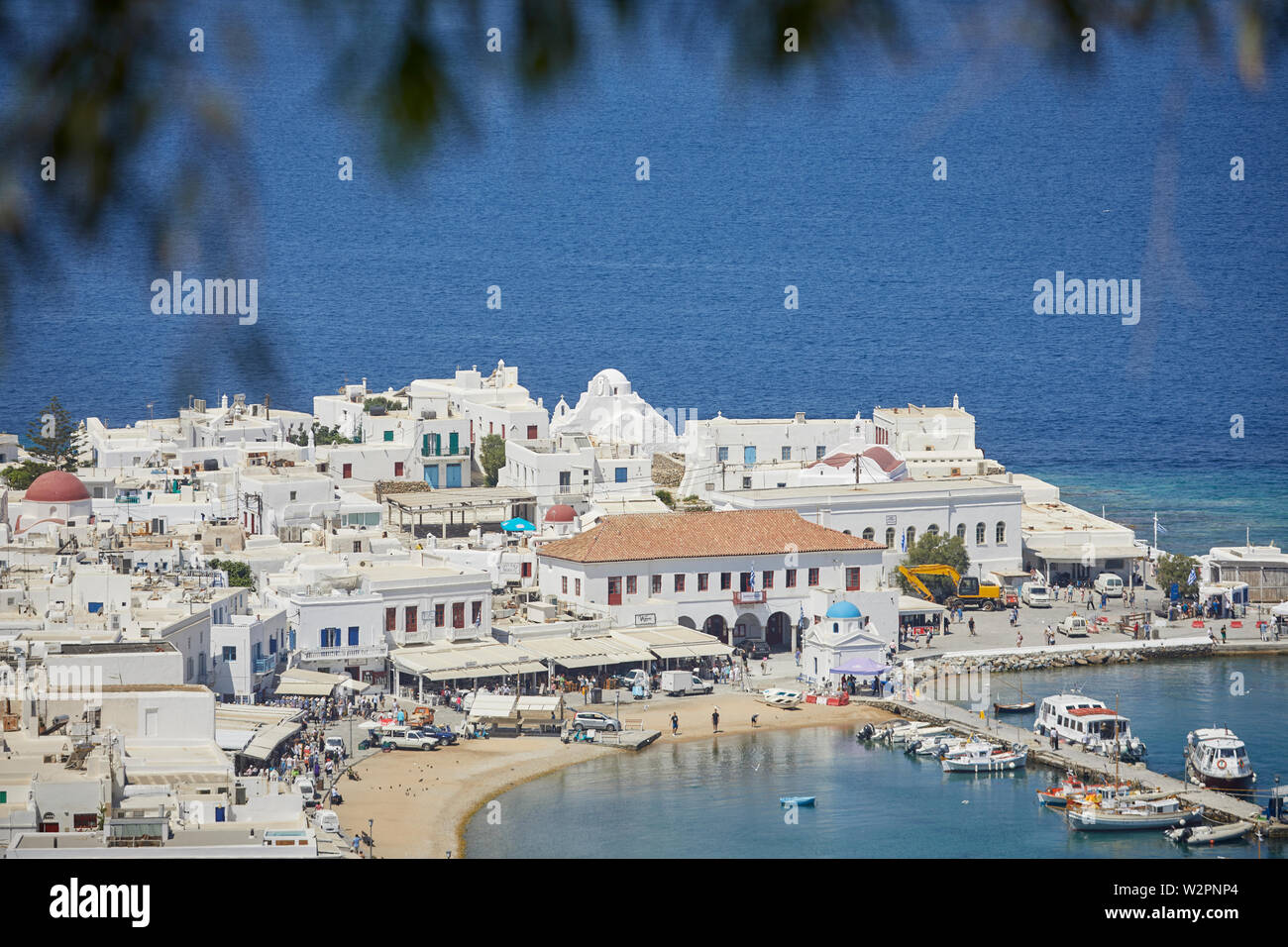 Mykonos, Mikonos isola greca, parte delle Cicladi, guardando verso il basso sul porto Foto Stock