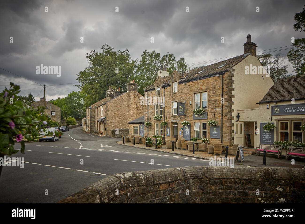 Waddington piccolo e pittoresco villaggio vicino a Clitheroe in Ribble Valley, Lancashire, Waddington Arms pub Foto Stock