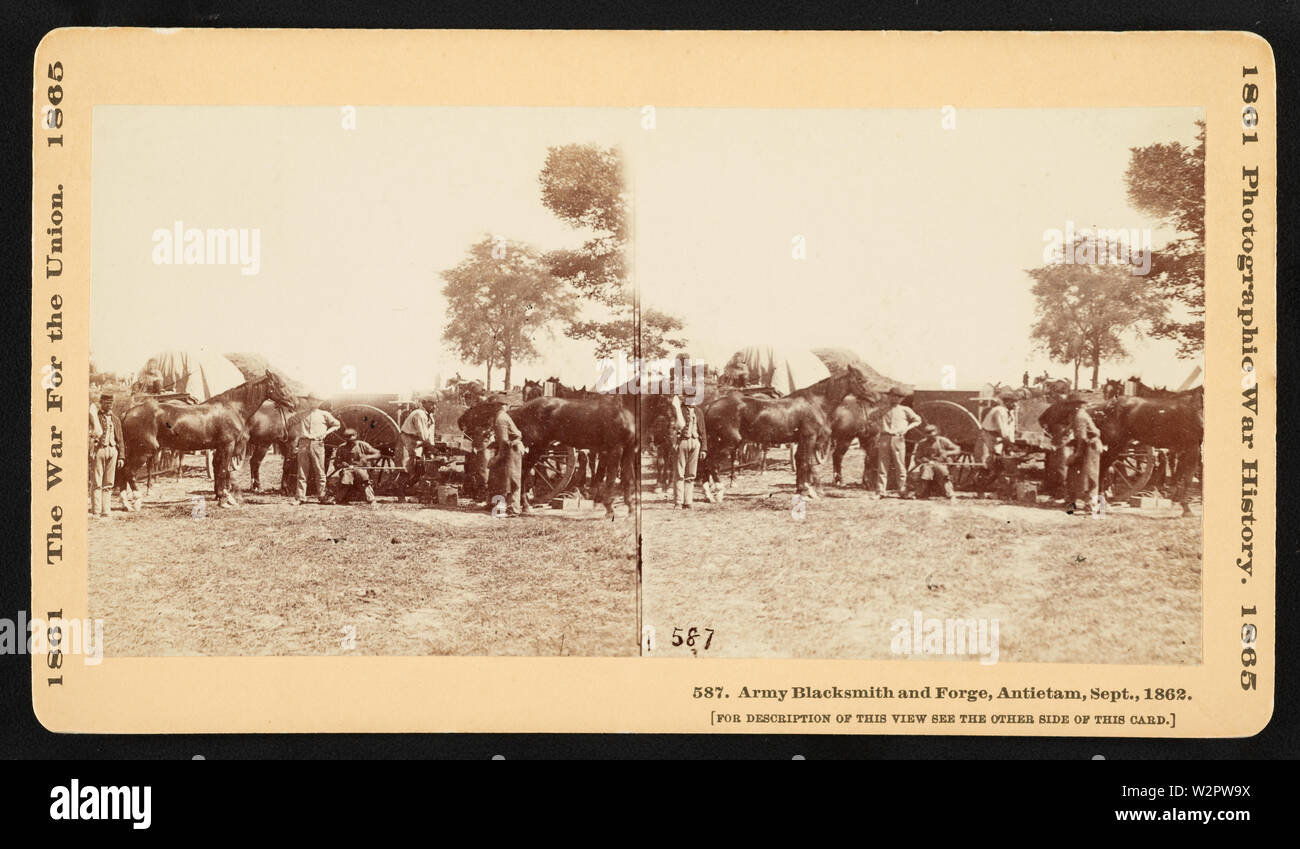 Esercito e fabbro Forge, Antietam, sett, 1862; Stereografia mostra un esercito dell'Unione fabbro al lavoro circondato da cavalli e altri uomini in generale McClellan della sede di Antietam. Foto Stock