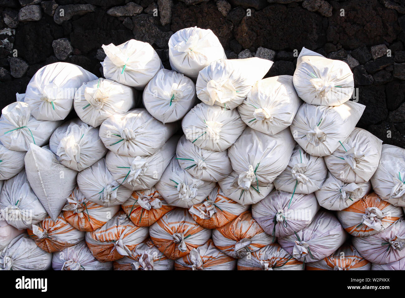 Una pila di sacchi di sale | Salinas Marinas de Fuencaliente, La Palma, Spagna Foto Stock