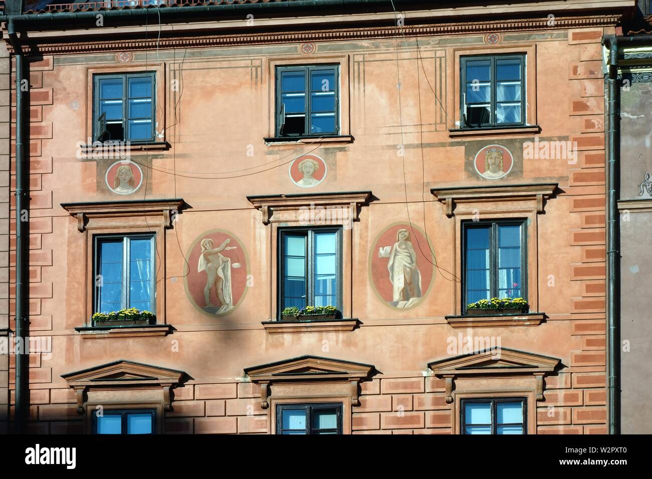 Edificio decorato nella città vecchia piazza del mercato, Varsavia Foto Stock