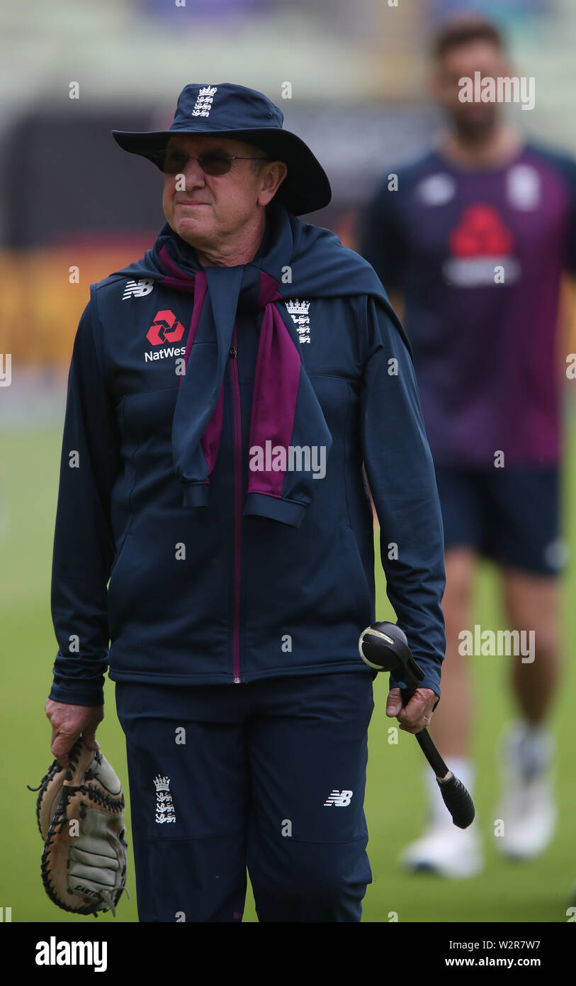 Inghilterra allenatore Trevor Bayliss durante la sessione di reti a Edgbaston, Birmingham. Foto Stock