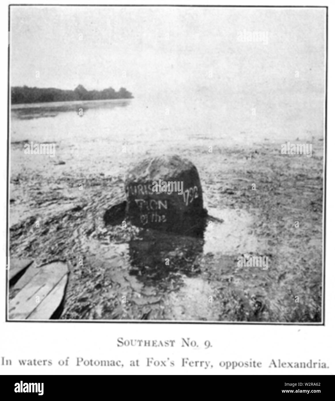 Cippo SE 9 marcatura i confini del distretto di Columbia. Questo è uno dei 40 pietre originali, quello più a sud del distretto di corrente. Nel 1907 fu essenzialmente nel fiume Potomac Foto Stock