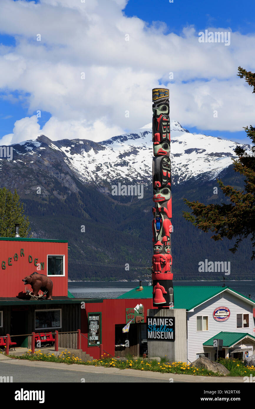 Il Totem Pole, Sheldon Museum, Haines, Lynn Canal, Alaska, STATI UNITI D'AMERICA Foto Stock