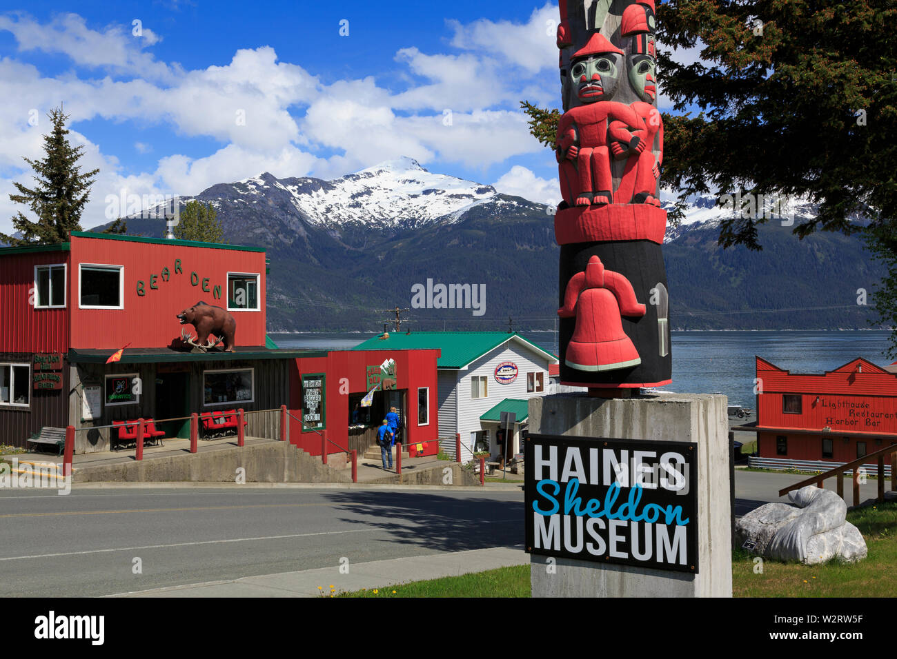 Il Totem Pole, Sheldon Museum, Haines, Lynn Canal, Alaska, STATI UNITI D'AMERICA Foto Stock