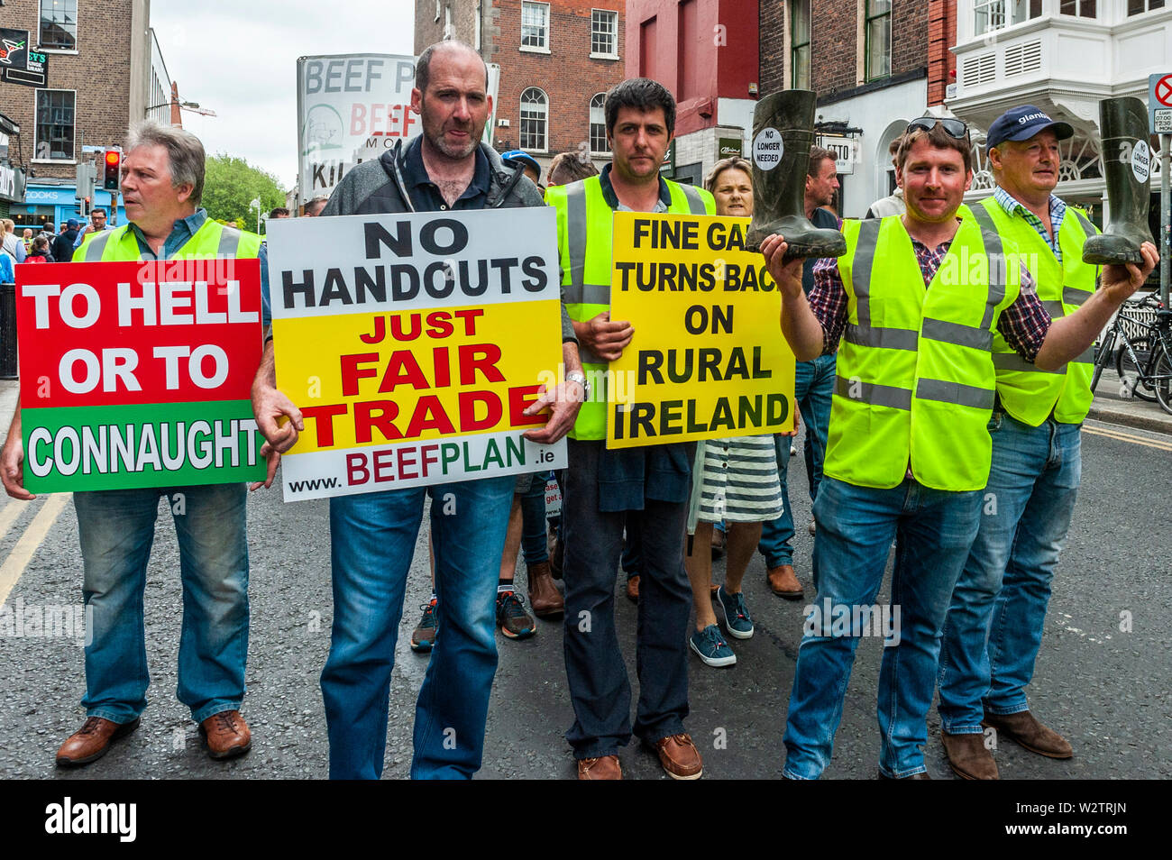 Dublino, Irlanda. 10 Luglio, 2019. Migliaia di agricoltori è sceso su di Leinster House oggi in segno di protesta per la trattativa del Mercosur che gli agricoltori rivendicazione sarà l'ultimo chiodo nella bara per il loro modo di vita. Credito: Andy Gibson/Alamy Live News. Foto Stock