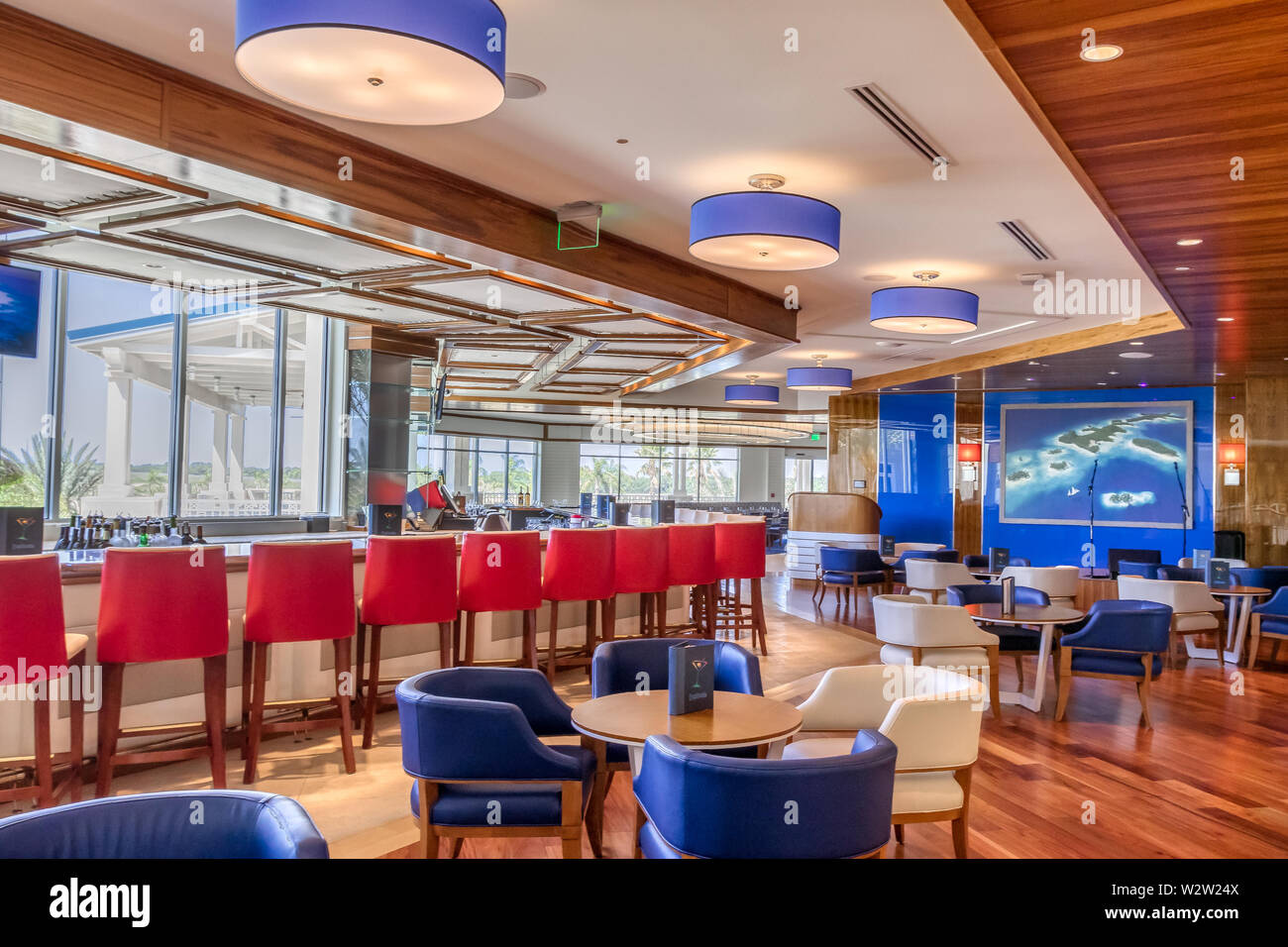 Margaritaville Resort Orlando. Un moderno bar e di un ristorante euforia situato all interno del resort principale lobby con elegante sala da pranzo. Foto Stock