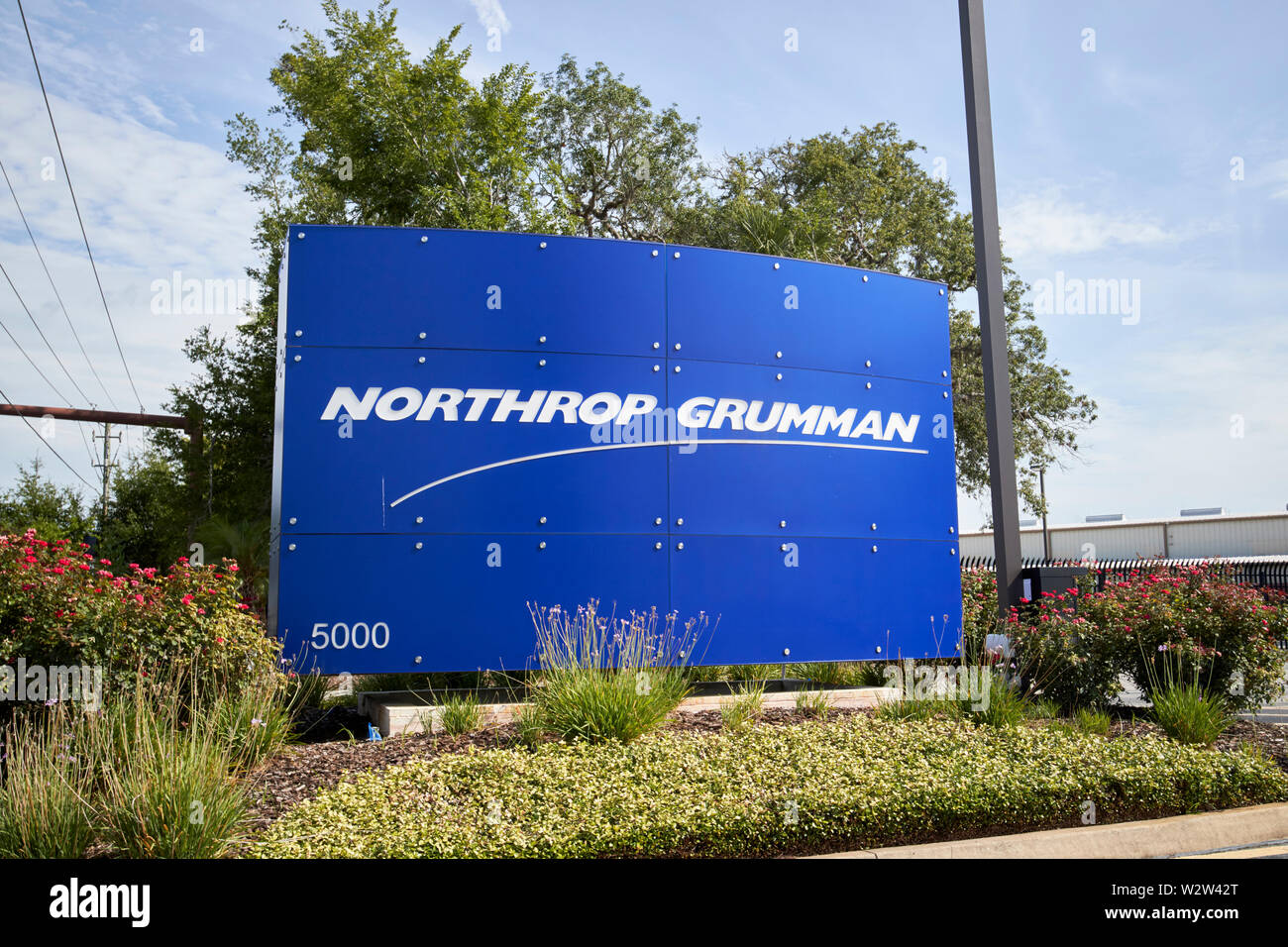 Northrop Grumman logo al di fuori di Sant Agostino facility Florida USA Stati Uniti d'America Il sito produce E-2D hawkeye early warning aeromobile Foto Stock