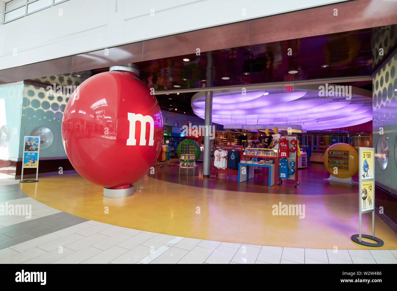 M&m's world shop presso il Florida Mall racchiuso shopping mall Orlando Florida USA Stati Uniti d'America Foto Stock