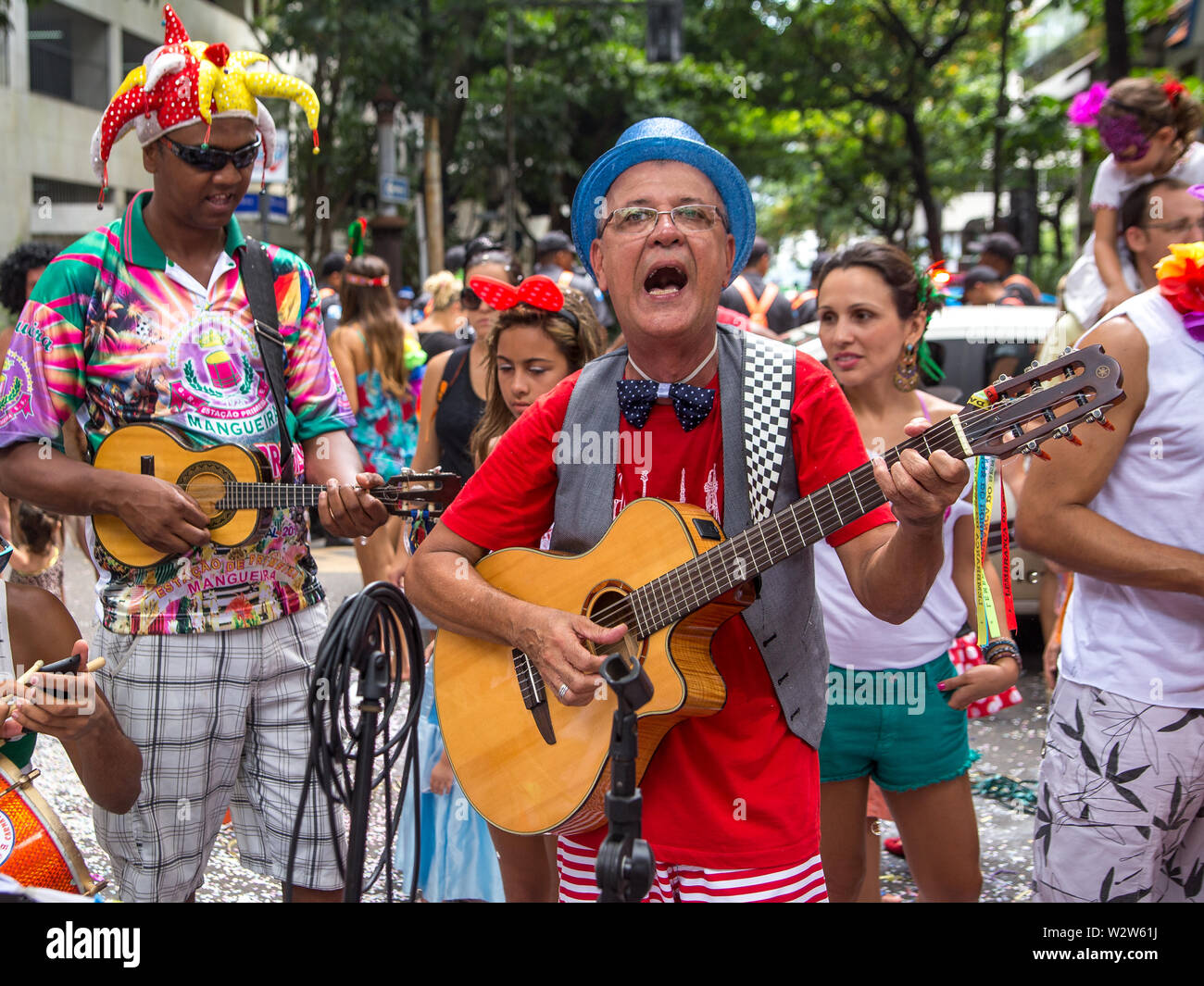 Rio de Janeiro, Brasile - Frebuary 15, 2015: la gente celebra il Carnevale per le strade di Ipanema Foto Stock