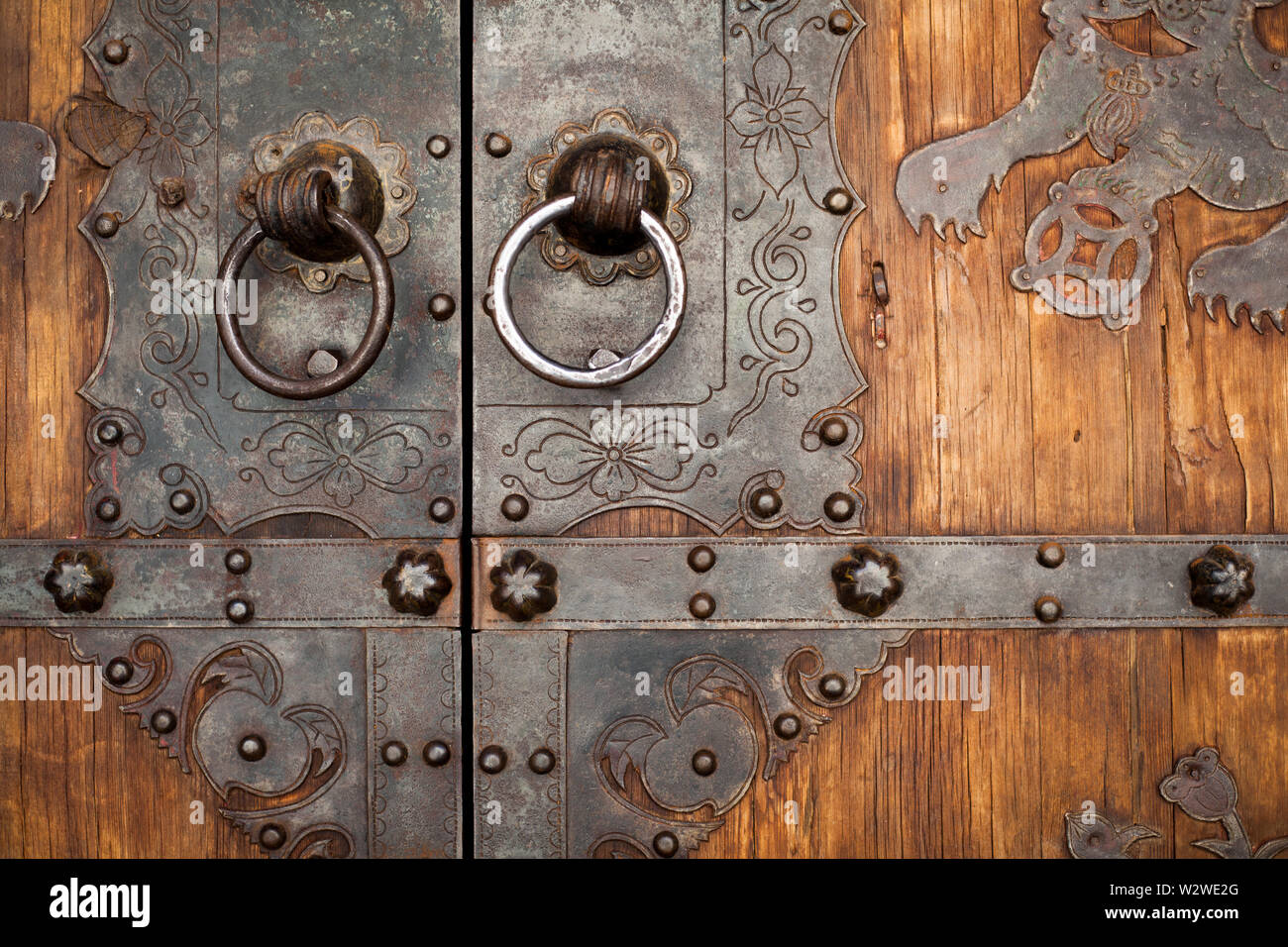 Close-up di dettaglio ornato Asian maniglia della porta Foto Stock