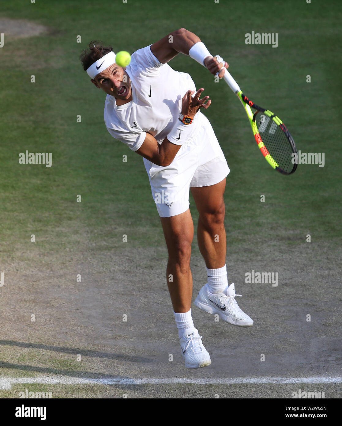 Londra, Regno Unito. 10 Luglio, 2019. Rafael Nadal (ESP) durante la sua partita contro Sam QUERREY (USA) nel loro Gentleman Singoli Quarti di finale corrispondono. Credito: Andrea, Patrono/ZUMA filo/Alamy Live News Foto Stock